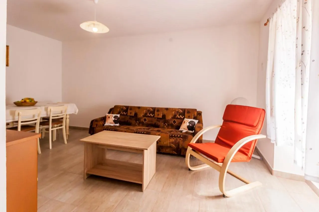 게스트하우스 House Krizanic In Marcana, Istria, With 2 Apartments, Total 9 Guests
