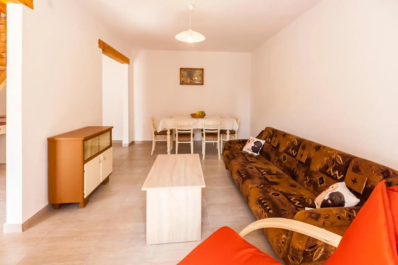 House Krizanic In Marcana, Istria, With 2 Apartments, Total 9 Guests Gasthof