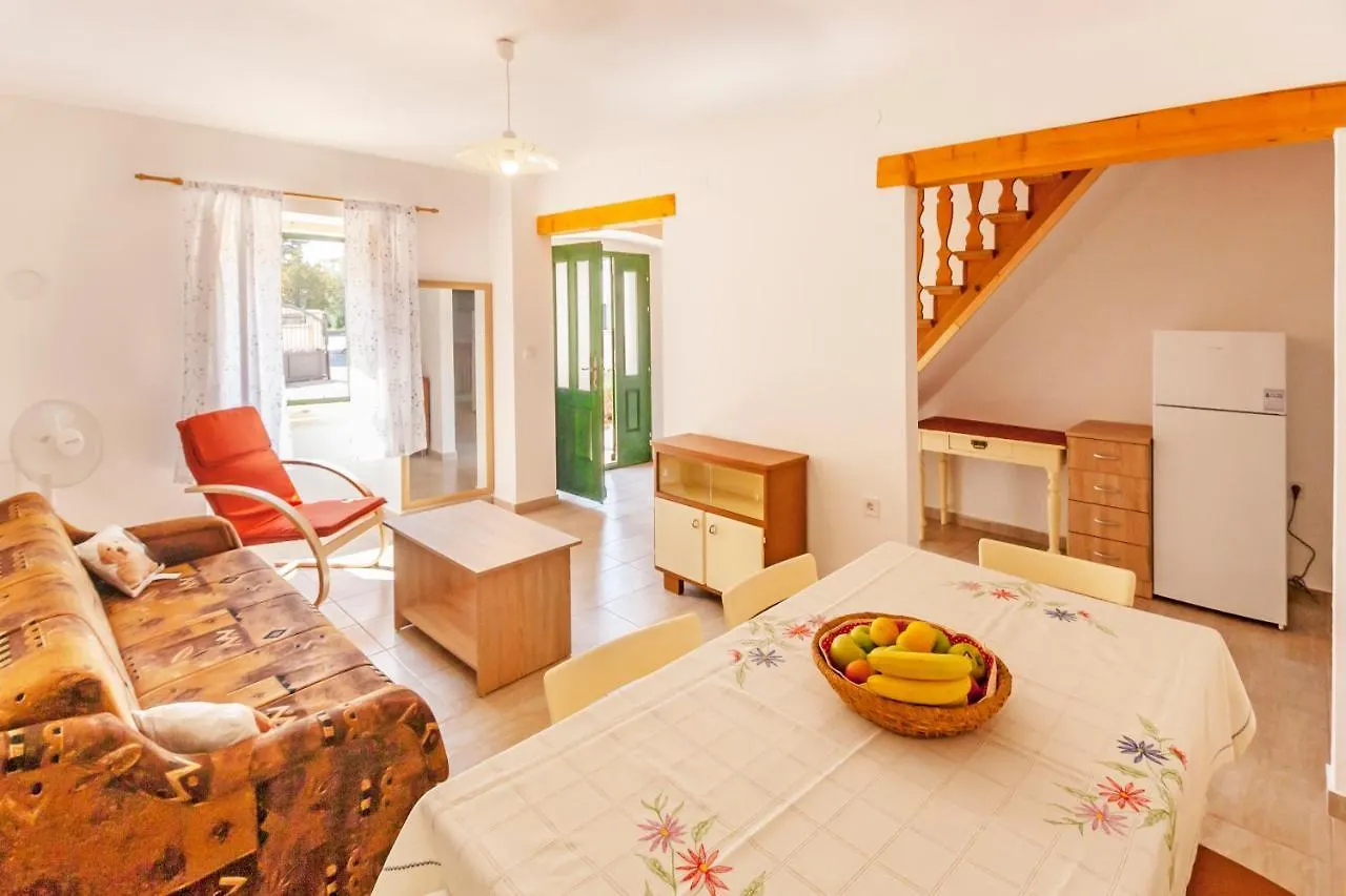 Penzion House Krizanic In Marcana, Istria, With 2 Apartments, Total 9 Guests