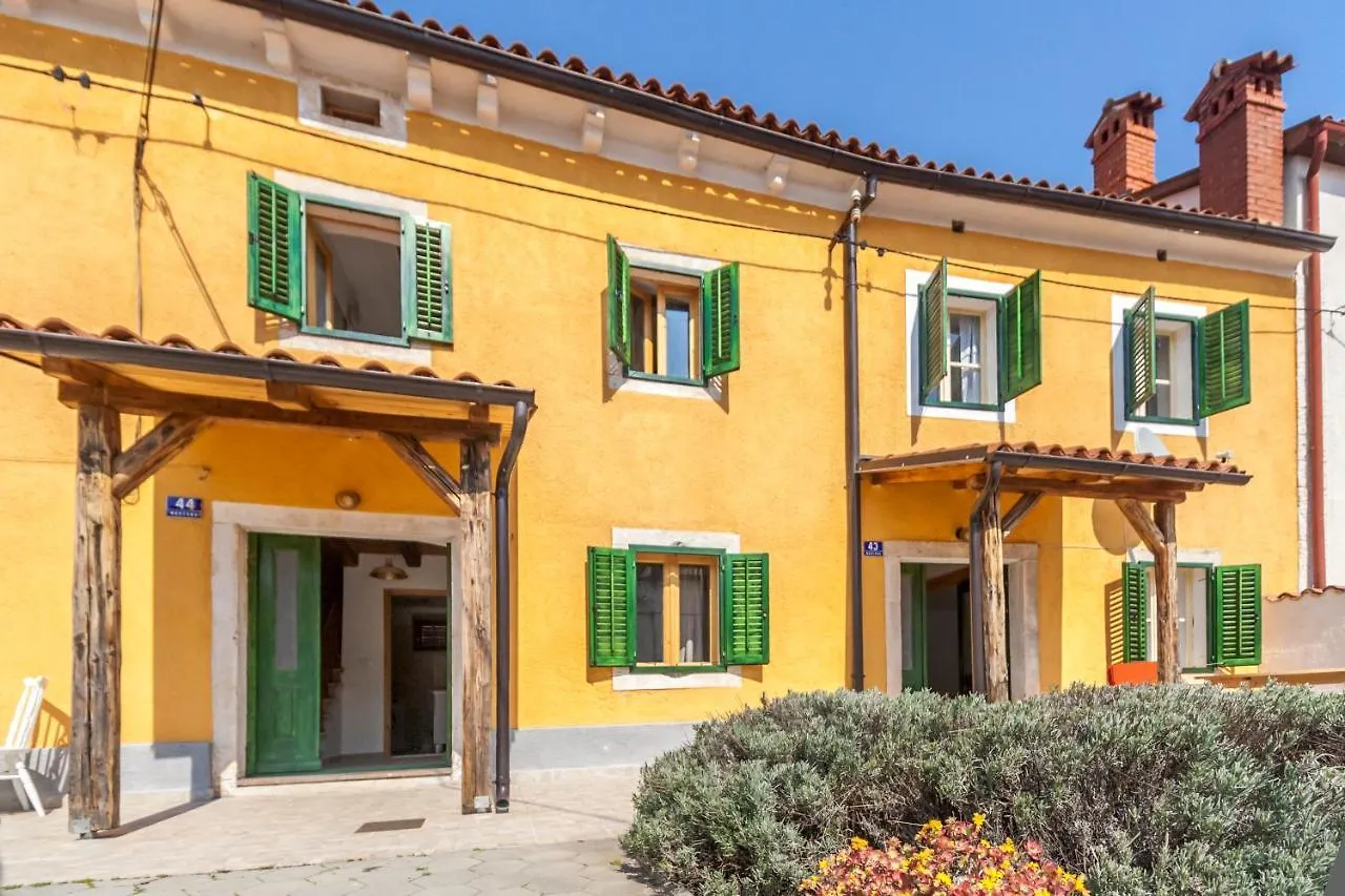 House Krizanic In Marcana, Istria, With 2 Apartments, Total 9 Guests Penzion