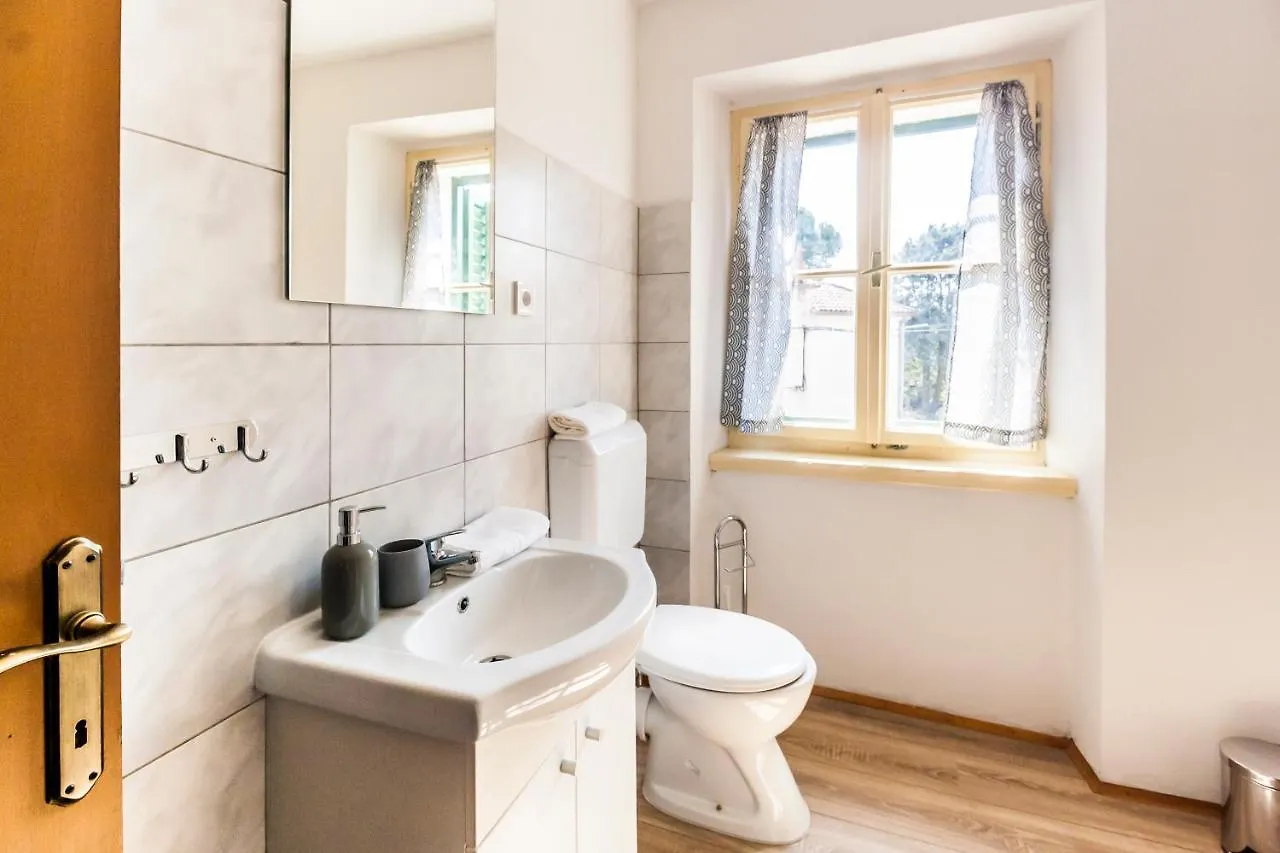 게스트하우스 House Krizanic In Marcana, Istria, With 2 Apartments, Total 9 Guests