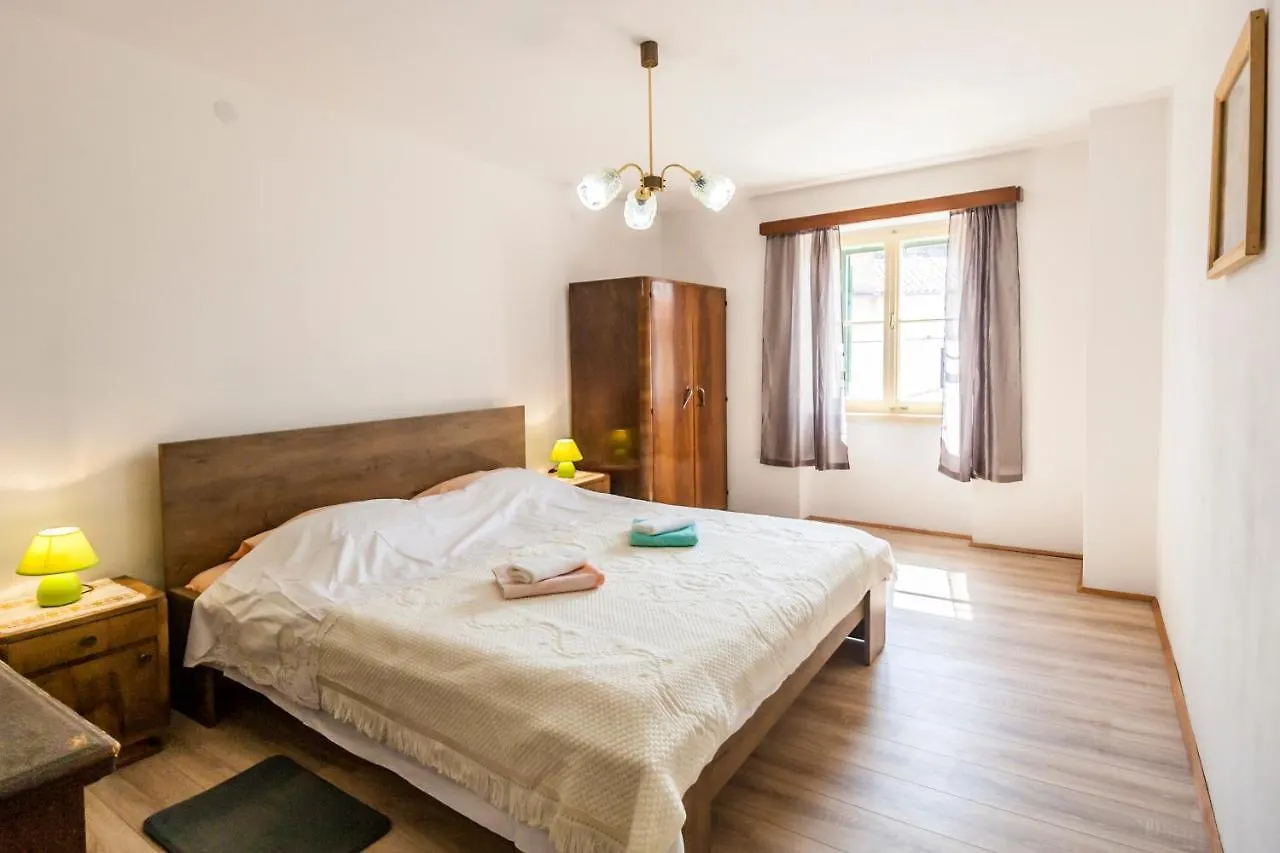 House Krizanic In Marcana, Istria, With 2 Apartments, Total 9 Guests
