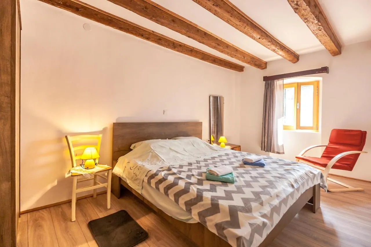 House Krizanic In Marcana, Istria, With 2 Apartments, Total 9 Guests