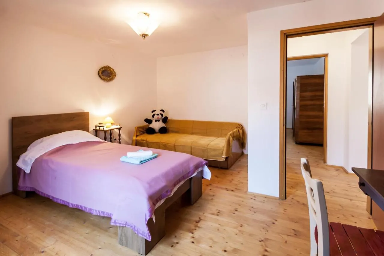 Gasthof House Krizanic In Marcana, Istria, With 2 Apartments, Total 9 Guests