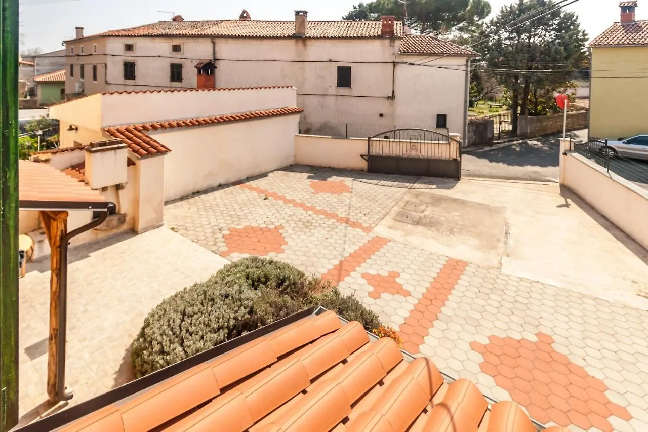 House Krizanic In Marcana, Istria, With 2 Apartments, Total 9 Guests