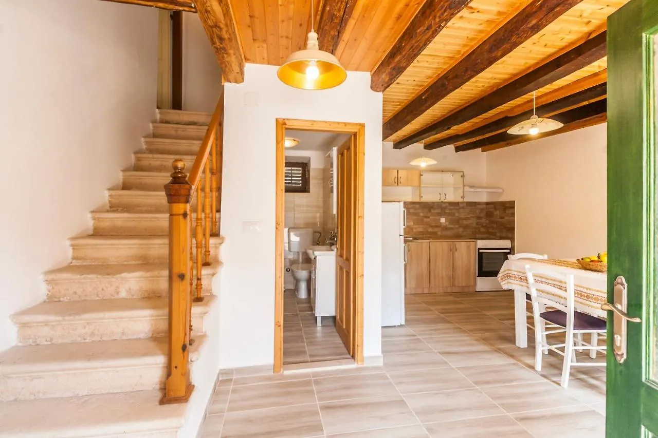 House Krizanic In Marcana, Istria, With 2 Apartments, Total 9 Guests