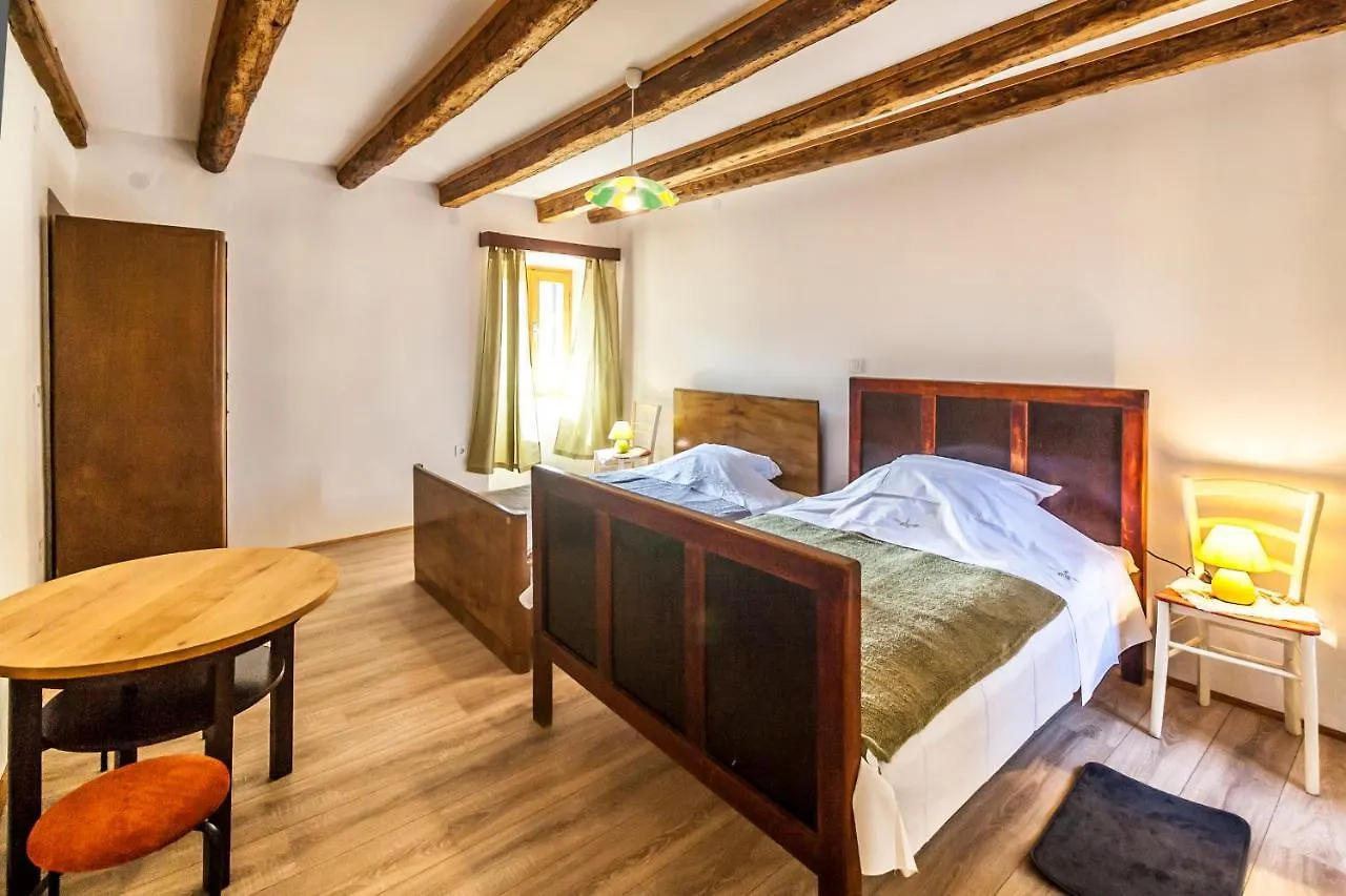 House Krizanic In Marcana, Istria, With 2 Apartments, Total 9 Guests 크로아티아