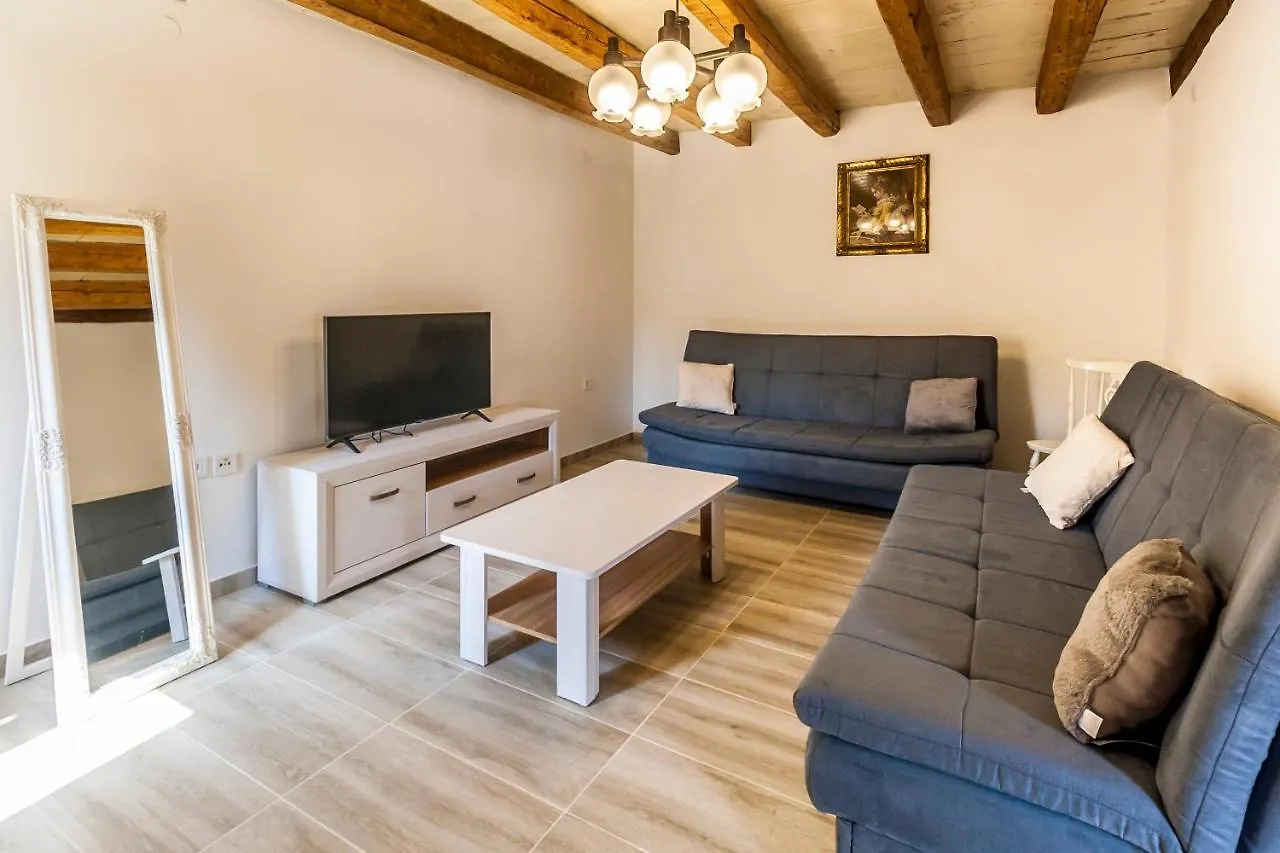 House Krizanic In Marcana, Istria, With 2 Apartments, Total 9 Guests 0*,  Kroatien