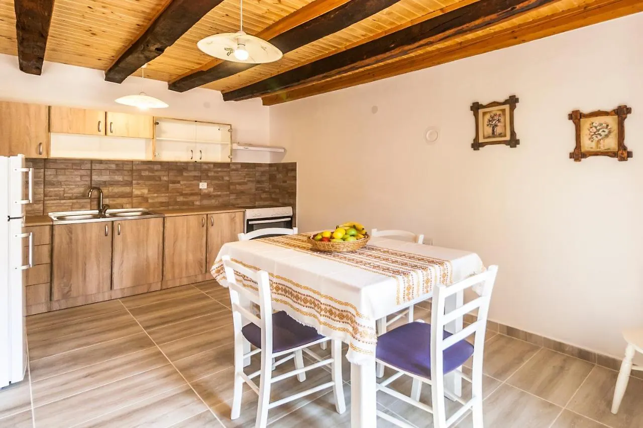 House Krizanic In Marcana, Istria, With 2 Apartments, Total 9 Guests