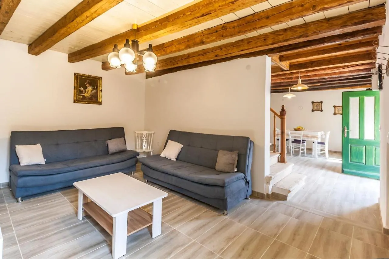 House Krizanic In Marcana, Istria, With 2 Apartments, Total 9 Guests