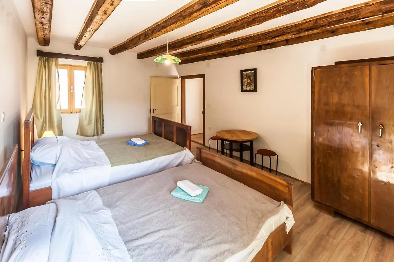 House Krizanic In Marcana, Istria, With 2 Apartments, Total 9 Guests Kroatien