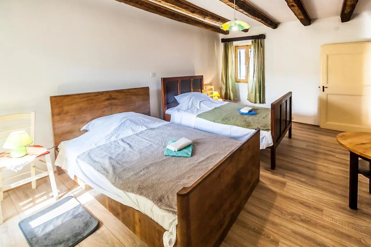 House Krizanic In Marcana, Istria, With 2 Apartments, Total 9 Guests 0*,  Kroatien